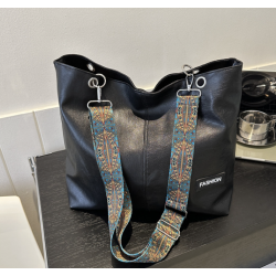 New Black Fashion Casual Lingge Shoulder Small Square Bag Shoulder Strap Letter Printing Cross Body Women's Bag