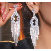 Sparkling Silver Women's Cubic Zirconia Stud Earrings Gorgeous Female Wedding Party Fashion Ear Piercing Accessories New Jewelry